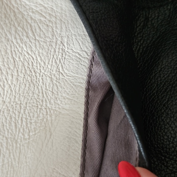 Black & White Leather Crossbody by Fossil - Picture 10 of 16